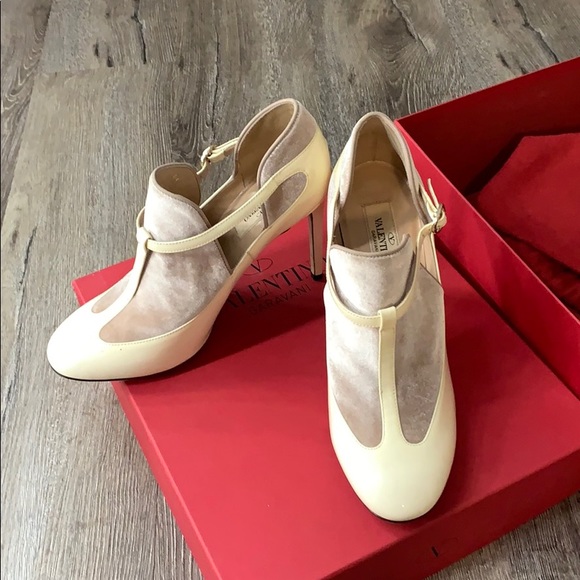 Authentic Valentino Patent Leather And Velvet T-Bar  pumps NEW! Never worn!! - Picture 2 of 4